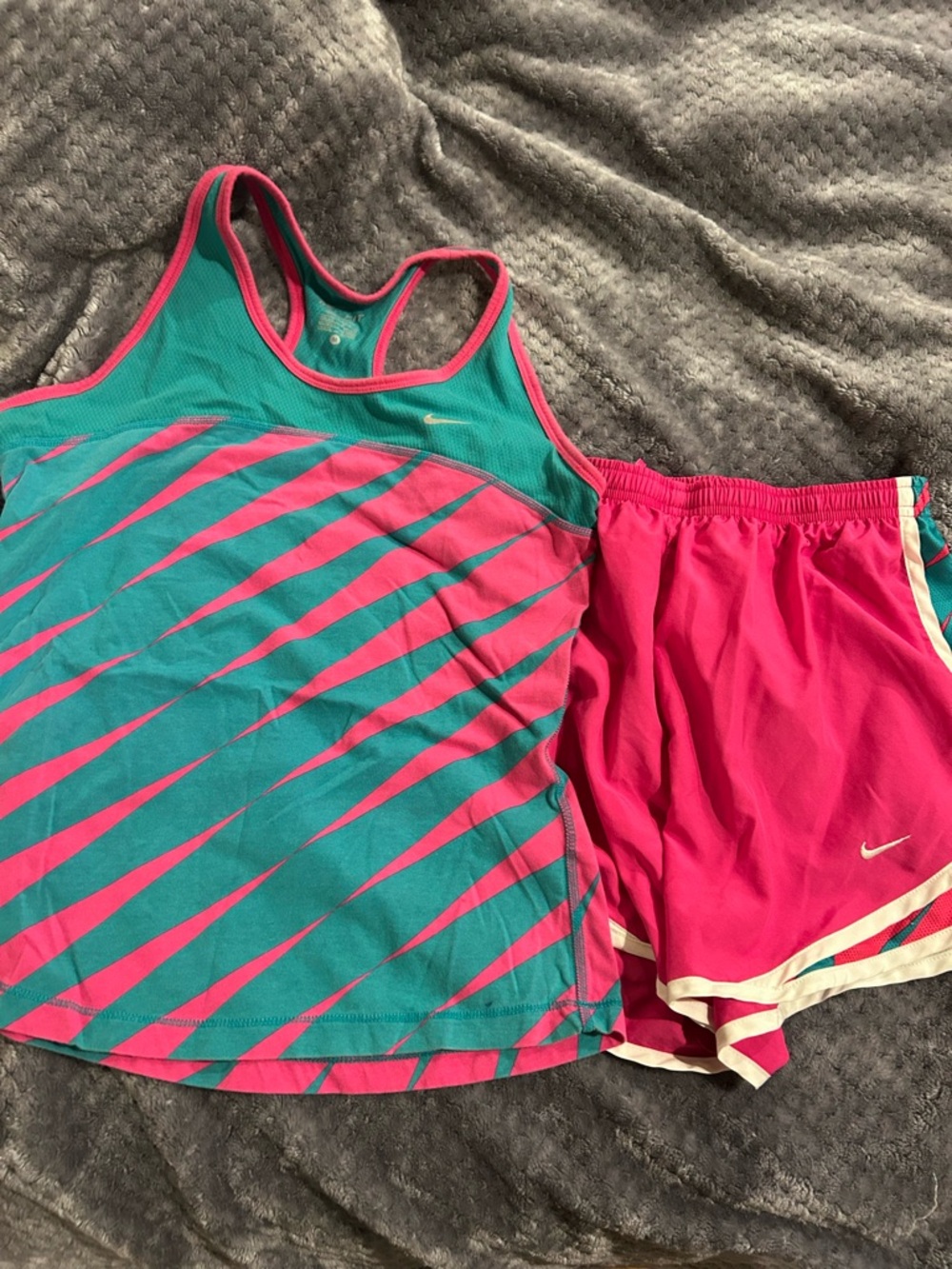 Perfect Condition Nike Tropical Women’s Athletic Tank and Tempo Short Set SzM